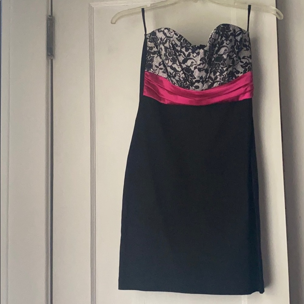 LIKE NEW - Strapless mini dress
